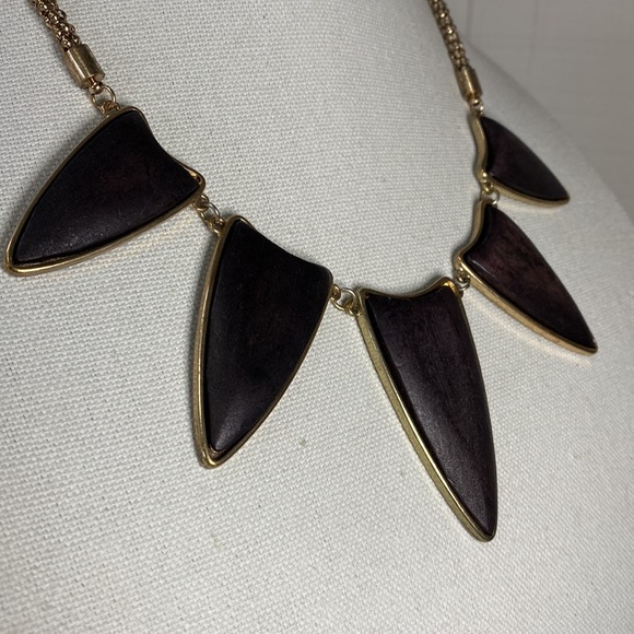 Wooden chevron style statement necklace - Picture 4 of 11